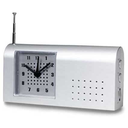 Uhr mit Radio Retrotrend