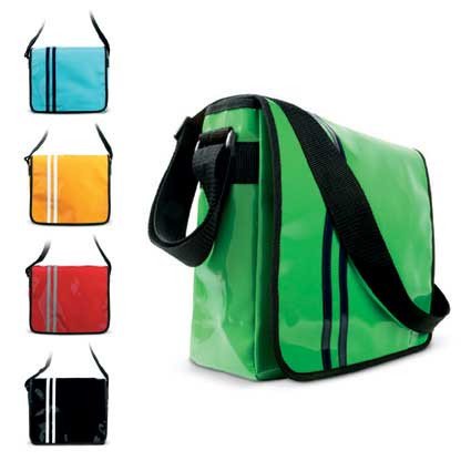 Schultertasche aus PVC