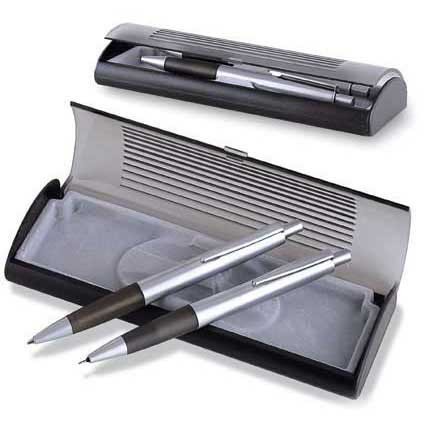 Kugelschreiber und Bleistift in Geschenkbox
